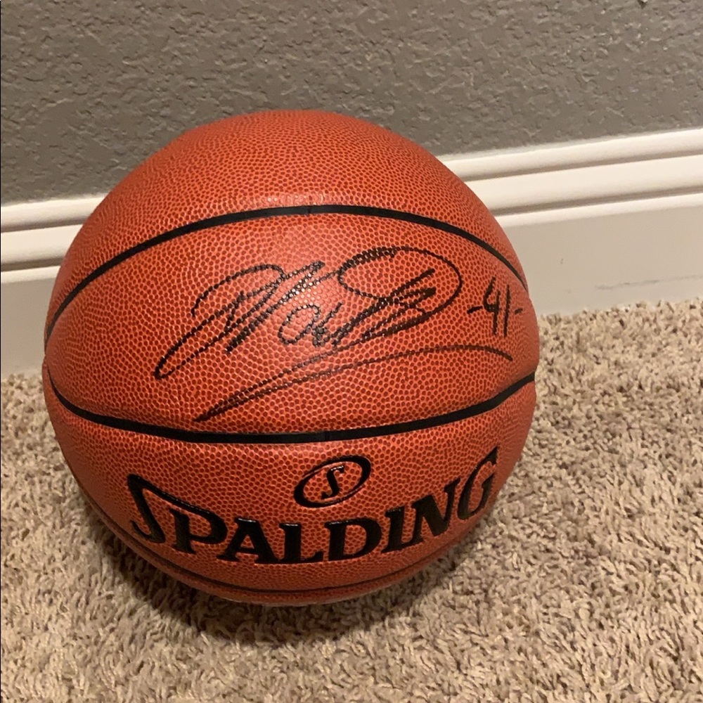 Dirk Nowitzki signed basketball